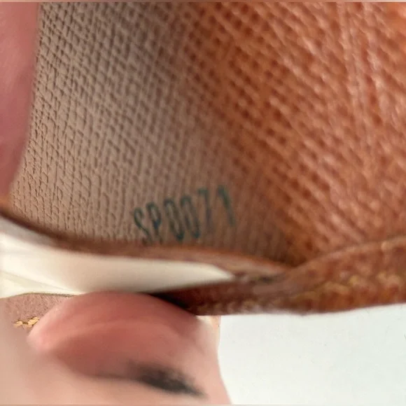 Vintage Louis Vuitton Taiga Passport Cover ✔️Authentic! Brown Early 90’s - Picture 11 of 13